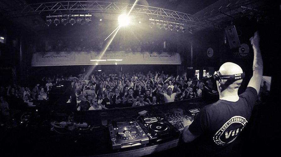 AlexDiStefano's tweet photo. Thank you Bratislava  🙏

This Saturday @artsclubliverpool for @WeAreYouMusic Liverpool, UK 🔸 Let’s do it again! Tickets: https://t.co/mF5tffyylW

#theviicrew https://t.co/Tqo2VaMJlz
