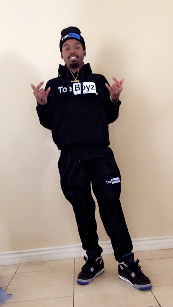 WeLuvU_Trai's tweet photo. Rialto Ca Hmu for Gear #toeboyz #toegirlz #rialto #inlandempire #sanbernardino #riverside #fontana #moval #OrangeCounty #redlands #University https://t.co/rrKlbpvdal