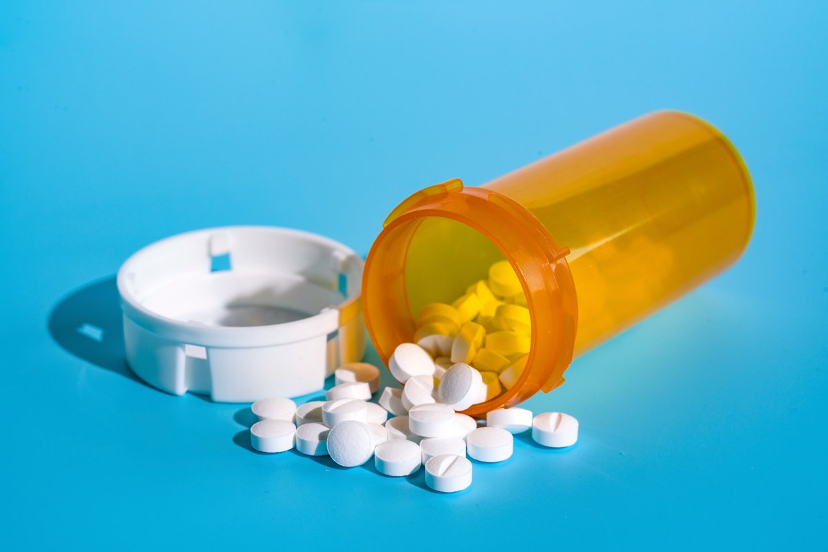 APTA_official's tweet photo. Early utilization of PT treatment can reduce opioid use and downstream health care costs. That's just one important takeaway from @PTJournal which today published a special issue devoted to nonpharmacological pain management https://t.co/MimE2egWr8 #ChoosePT https://t.co/P9GupeFAZu
