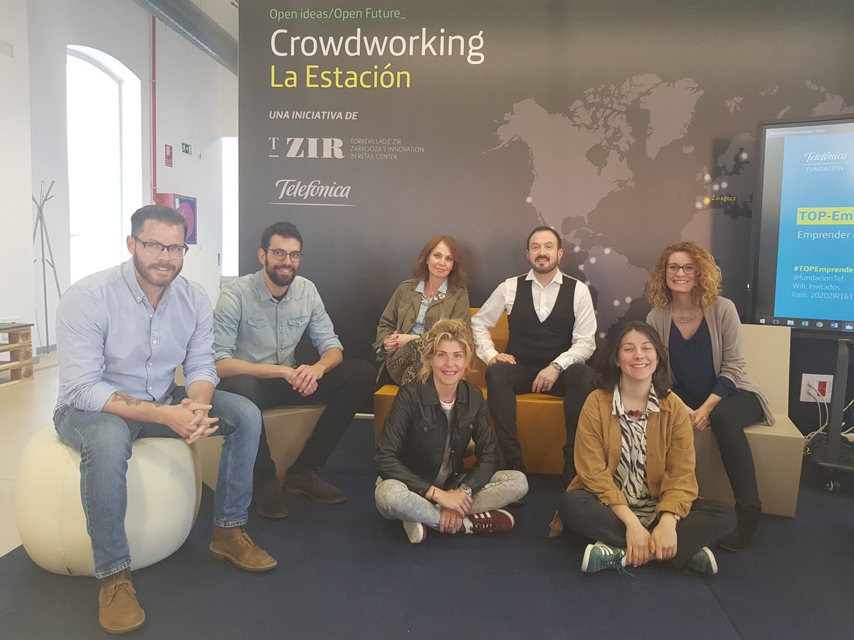 Laura_Castela's tweet photo. Y ahora posamos unos minutos antes...calentando motores! #DiaInternacionaldelEmprendedor #TOPEmprende #TZir @fundacionTef @OpenFuture_ @Hunteet https://t.co/Q9kSyz2lML