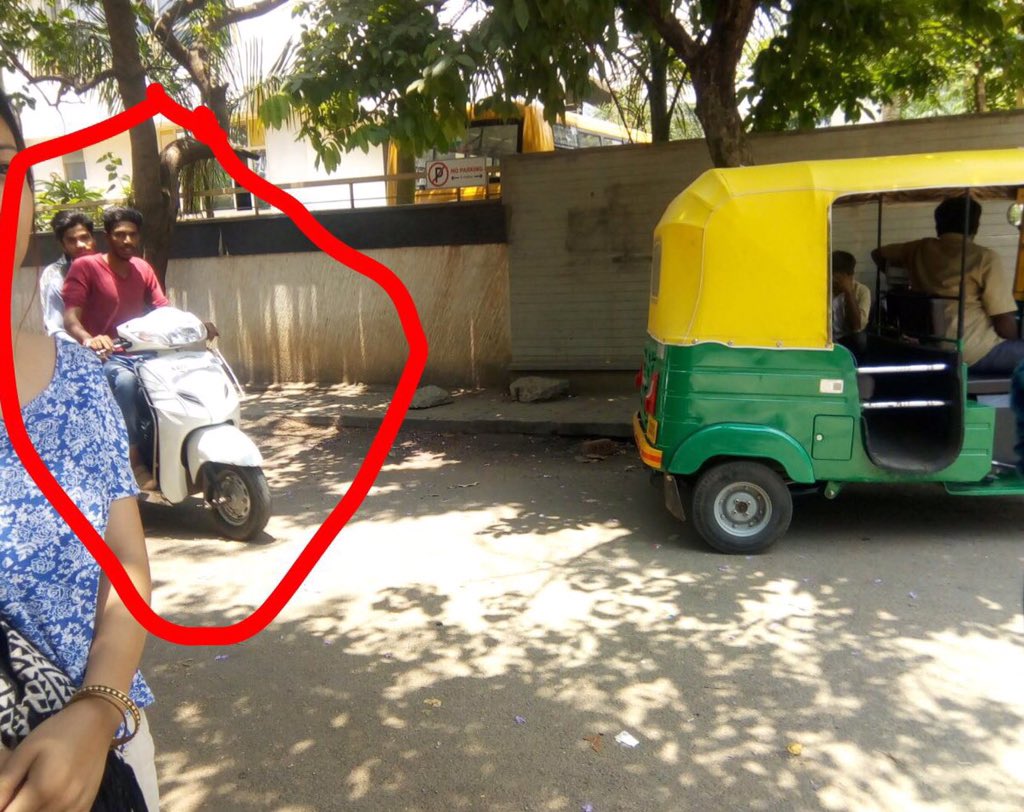 SafeYelahanka's tweet photo. The license plate number was taken down and the police informed, who reportedly came 4 times to look for the men. Soon after that, the same men were seen again on a different bike in the same lane. The license plate number is KA 04 HY 863 https://t.co/SSFnoSfb0D