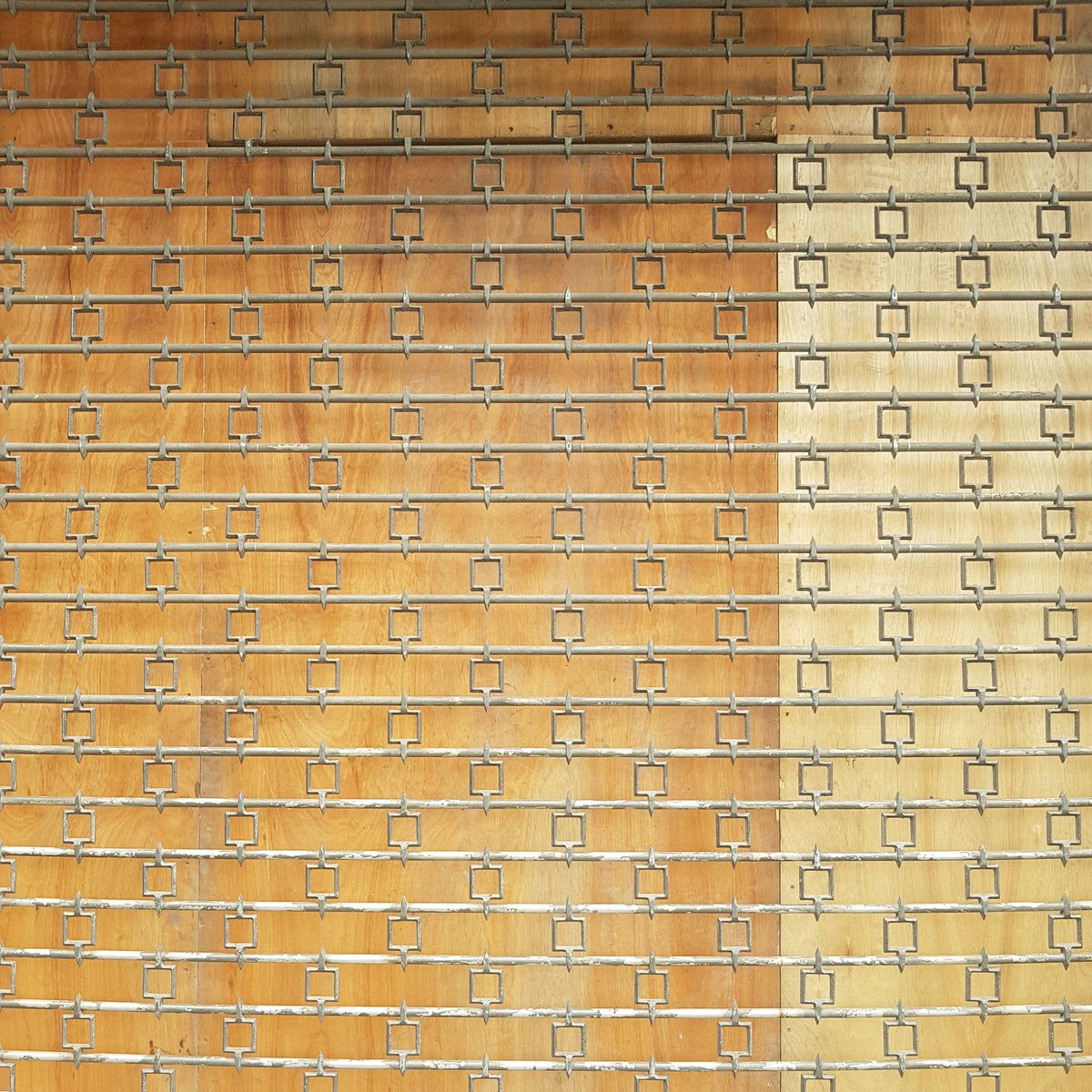 StewartHardy_'s tweet image. Loving the shapes of the shutters.

(As seen on North Bridge, Edinburgh) #UrbanAbstract