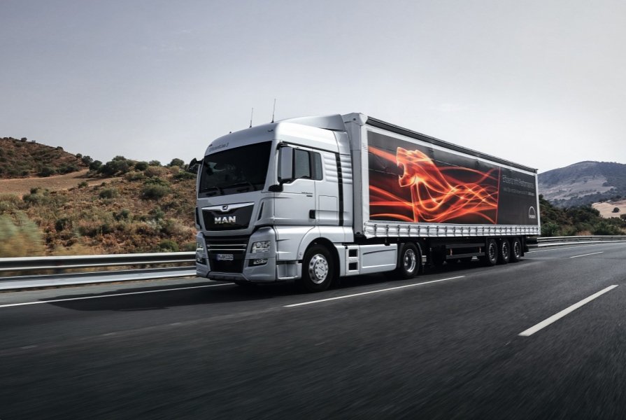 Transporte3's tweet photo. “El #MAN #TGX #EfficientLine3 ha tenido una muy buena acogida por los óptimos resultados en operativa real. La eficiencia de las soluciones de transporte que ofrecemos es clave para la rentabilidad del negocio de nuestros clientes” https://t.co/fiFzTUZr32 https://t.co/c1akVpNUd8