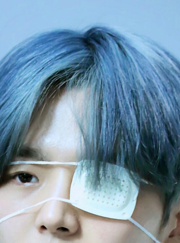ptgsdetails's tweet photo. #HappyHongseokDay
⋆ eye patch
⋆ hair
⋆ nose https://t.co/Xy2qzXP0GK