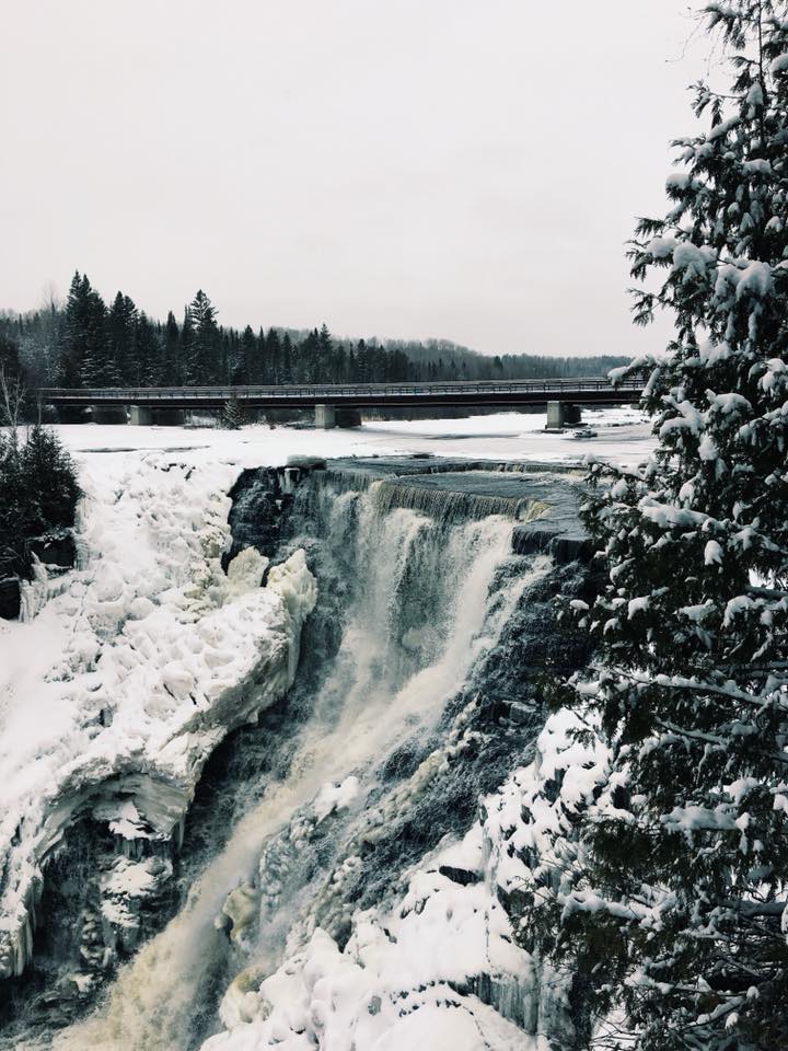 OntarioParksNWZ's tweet photo. #KakabekaFallsPP's Park Superintendent James goes from cleaning duty to shovelling snow in just a couple days! #springsnows https://t.co/HUlXIzqhRN