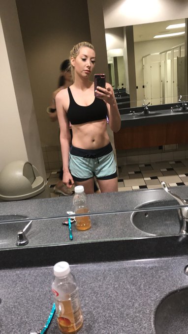 @HussieModels I upped my deadlift today to 80lbs for the first time and upped my squat too 💪🏻 https://t<a class="tags" href="/tag/hussiemodels">@hussiemodels</a>