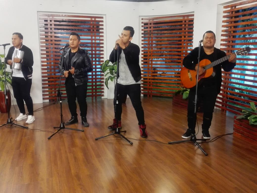 Hoy en <a href="/LaSabrosuraTV/">LaSabrosuraTV</a> llegan Los hermanos Medina con #AEscondidas en #LaTiendaDeMiBarrio por <a href="/canalmigente/">Mi Gente</a>