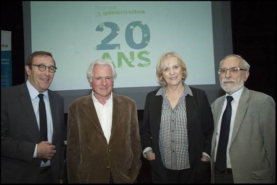 danielbruneau2's tweet photo. Aux 20 ans de @generosites photo de famille de 4 présidents, de gauche à droite : @PierreSiquier qui prend ses fonctions, André Hochberg auquel a succédé @FSampermans qui termine son mandat et le président fondateur @danielbruneau2 https://t.co/JaYzNm4Wtl
