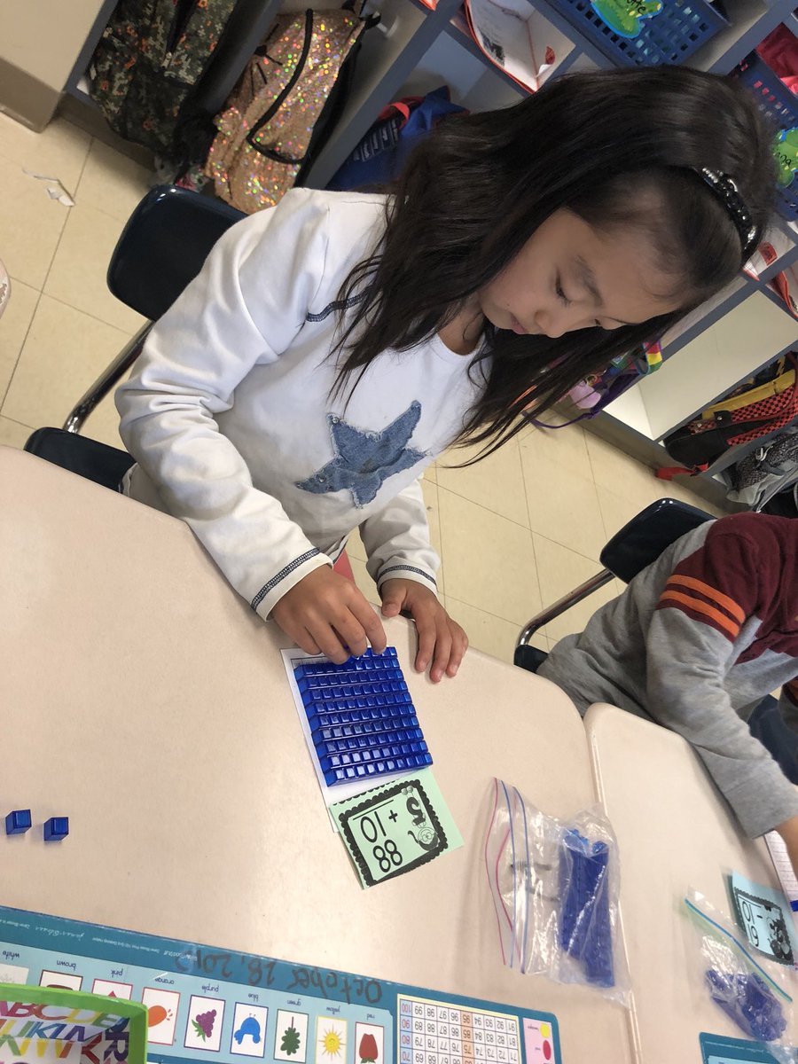 ms_grinham's tweet photo. Composing numbers by combining a a new strategy, #clearviewblocks, with our trusty #120chart. Coming soon - composing groups of 10 using these combined strategies. #maththinkers #fabulousfirsties https://t.co/k1PapVd3cQ