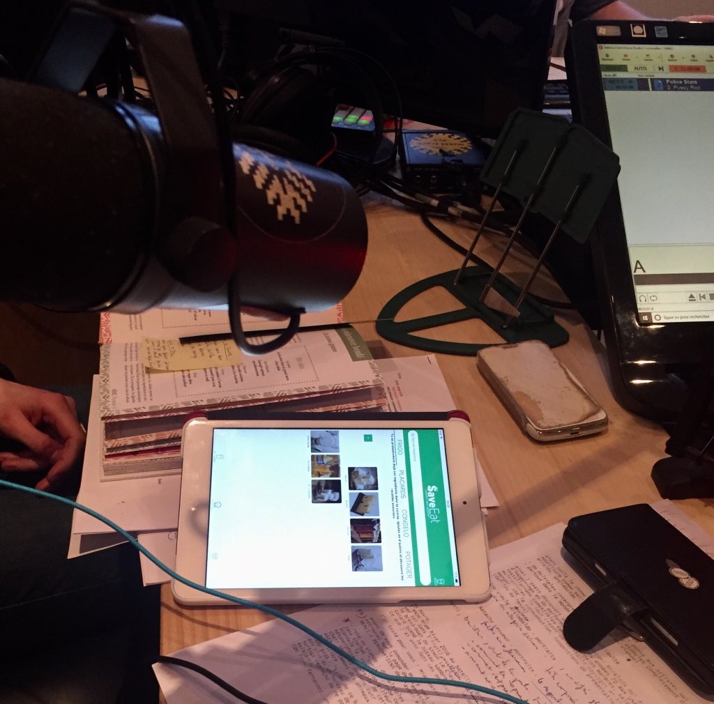 🎙 Émission terminée et sympa entre filles pour vous présenter de multiples sujets, dont celui de deux entrepreneuses ! À écouter ici >> bit.ly/2JMzztH | #radio #ouesttrack #GaspillageAlimentaire #SaveEatApp via @ouest_track avec <a href="/DorotheeBsr/">Dorothée</a> 🥕