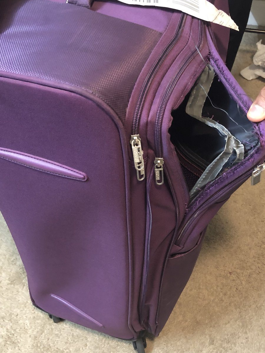 gauravgupta2107's tweet image. Hello @SingaporeAir . Luggage arrived  damaged at SFO. This is not normal wear n tear #damaged #luggage