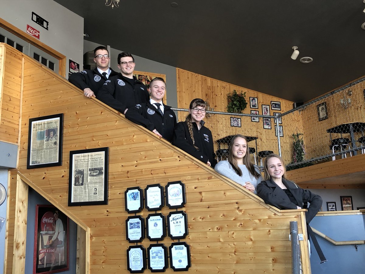 LittleHALOHA's tweet photo. #WHS Acalympics team prepares to defend their state title! #IceCreamBrainFood #BudgetBurger Valley City #TheBrainTrust @BSCedu #BringBackTheHardware @WarbirdsNest @manstrommom @alliemauch @MrsFearE @MrKernHistory @HosfordWarbird @DesiSeverance @DDalchow @shetland88 https://t.co/CeYygR5Hbl