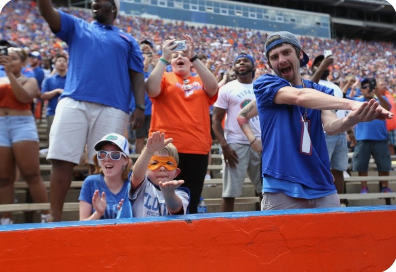 Mr_1_Bit's tweet photo. Had a BLAST at the #OBD18! So excited to see players having fun, @CoachDanMullen definitely changed the vibe! Cant wait for September 1st! Shout out to my guy @ventrell_miller for sending ne the picture. GO GATORS! https://t.co/Lg79hXhVT4