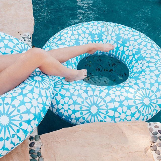 Monday blues. 💙 Missing the festival weekend already! Who is up for round ✌🏼? #floatnaked ift.tt/2vni8Ni