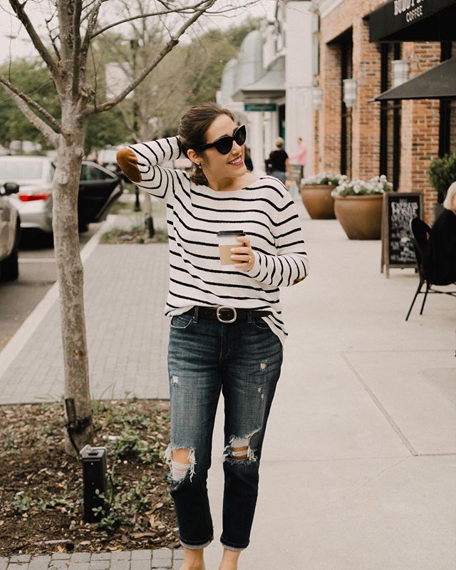 stitchfix's tweet photo. We recommend mastering the cool girl tuck like #StitchFixInfluencer @Kaylas5Things to make any outfit look effortless. #StylistTip https://t.co/7bs2R7xaEh