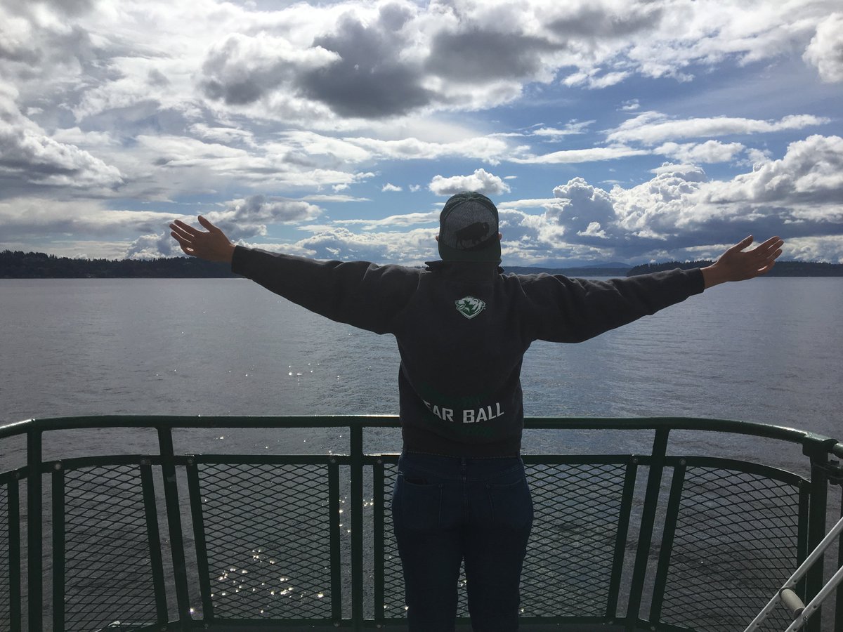 The Puget Sound is your oyster when you sail with us. #MondayMotivation #FerryLife #Ferrytravel ⛴️💚