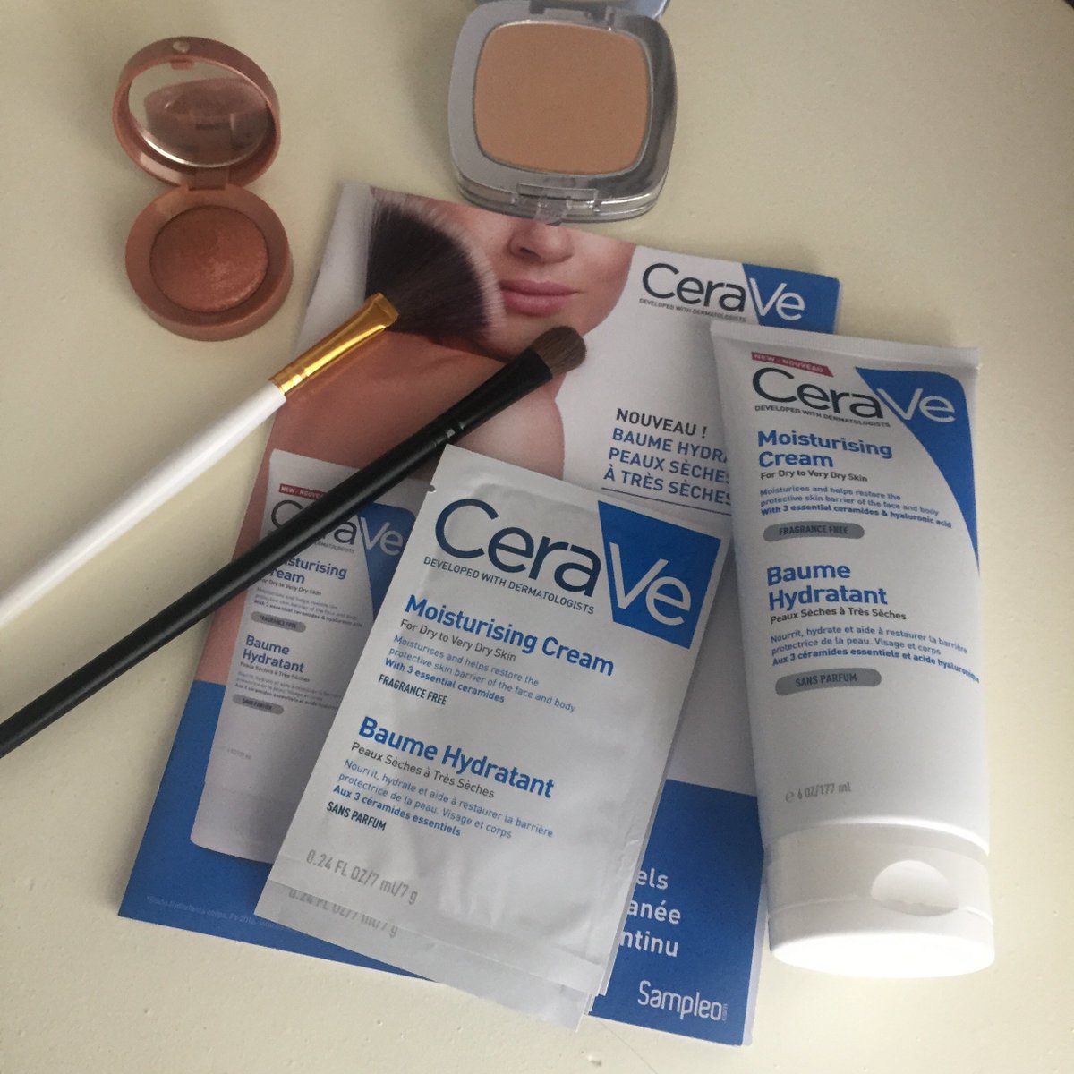 LiloutineBlog's tweet image. C’est parti pour un nouveau test, cette fois ci avec la  crème CeraVe. J’en ai beaucoup entendu  parler  (en bien)... à moi maintenant de me faire ma propre opinion et de vous partager mon avis #cerave #hydratationcontinue #mercipourmapeau #sampleo
