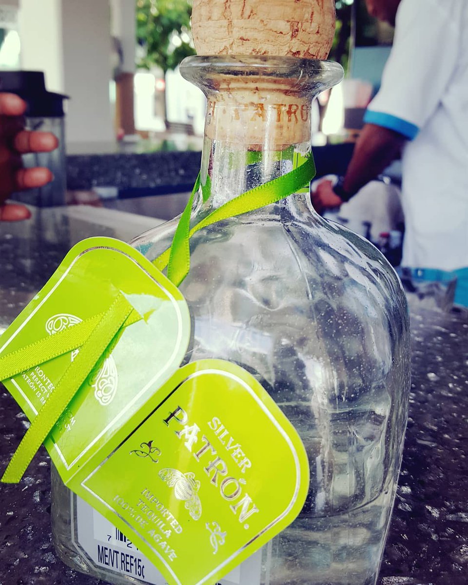 Cheers to Monday. It's that time!🥃🥂 instagram.com/p/BhpNr4dHaI7/…
#cheers #happyhour  #drinks #marigotbay #cheerstomonday #mondays #patron #tequila #patrontequila #saintlucia #lifestyle  #premium #luxury  #highquality #patronshots #vacation  #drinking #liquor #celebrate #goodtimes
