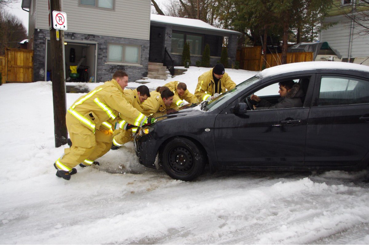 CentralYorkFire's tweet photo. It's WEEK 2 of our #RecruitClass2018 training, and already they have helped local residents in need! Early this morning they helped a neighbour stuck in snow, then in the aft they assisted a resident with clearing catch basins. Great job recruits! #Community #TeamWork #Training https://t.co/d2Gx4RSUEP