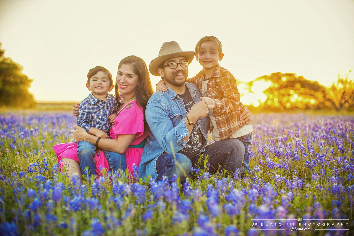 jpbeato's tweet photo. the sunset series : bluebonnets : currently booking - schedule your family portrait @jpbeato #jpbeato https://t.co/5qPXNlmTmU