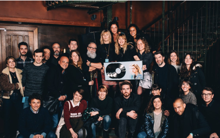 AuguriProd's tweet photo. Congrat's @louane pour son triple platine !! ❤️👏🏼#AuguriProud https://t.co/LgS6MWCRhm