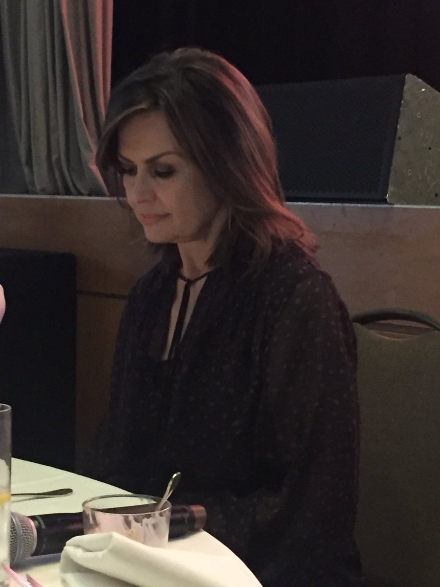 Kicking off the morning with Lisa Wilkinson @CBAWomenInFocus #businesschicks