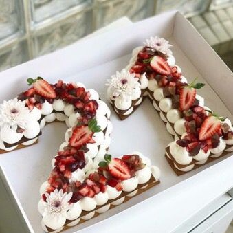 TopOutfits's tweet photo. These cakes are so damn pretty! https://t.co/1O0oFAFe4P