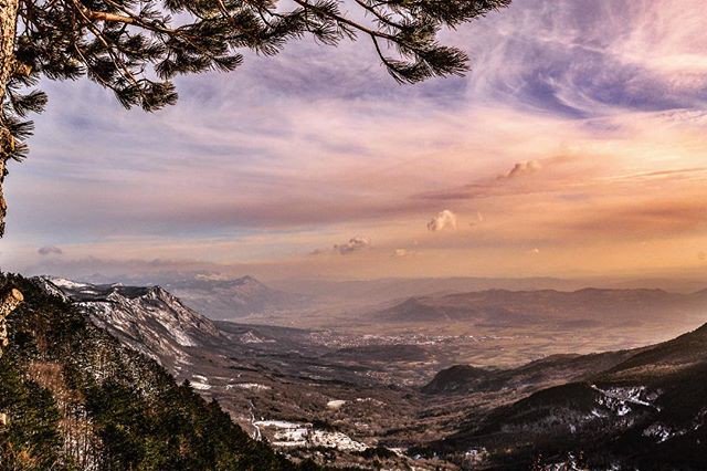 Reposting @bevkrok:
Fajn 👍🏻
#slovenia #igslovenia #predmeja #beautiful #view #ajdovščina #kampadanes #beautifuldestinations #afternoon #sunset #sky #clouds #winter #windy #cold #day #tree #trees #landscape #landscapephotography #photography #photooftheday #instagood