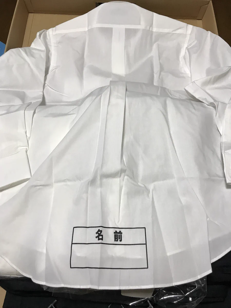目から鱗アイデアの記名Yシャツw 風紀の乱れを記名で防ぐwww