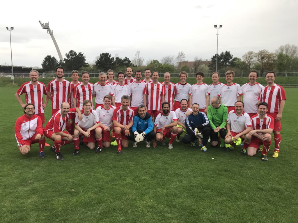 LinhartBMEIA's tweet photo. Erstes Freundschaftsspiel des Außenamt-Fußballteams in dieser Saison gegen den FC Nationalrat. Danke für ein spannendes und faires Match! @OeParl https://t.co/xAjm0I78u8