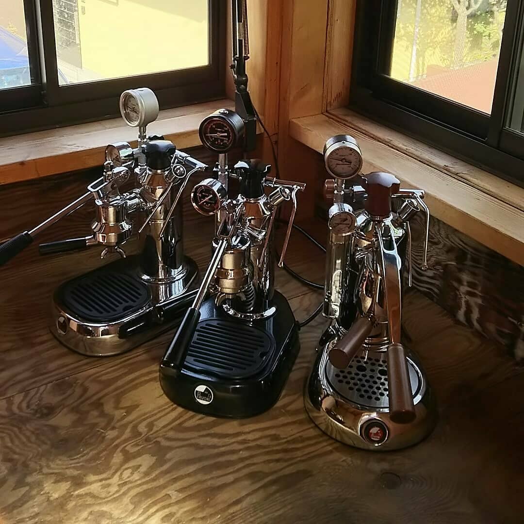 LaPavoni1's tweet photo. Retweet from @steampistonbrewing (IG)
.
Customized machines...
#lapavoni #lapavoniespresso
#levermachine #lever #coffee #Italy #drinkcoffee #ilovecoffee #inspiration #coffeeoftheday #steampunk #espresso #caffè #cafè #europiccola #professional #stradivari #vintage #Italian https://t.co/CLYrlcUGjG