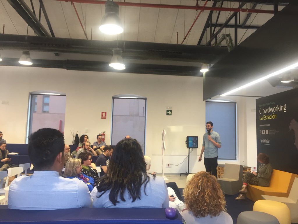 TZIR_'s tweet photo. .@Hunteet, #startup acelerada en la primera edición de la #aceleradora de @OpenFuture_Arag, presenta su plataforma para hacer #publicidad interactiva #TOPEmprende #DiaInternacionaldelEmprendedor #DiaMundialDelEmprendiento https://t.co/rx2ZodIUOc