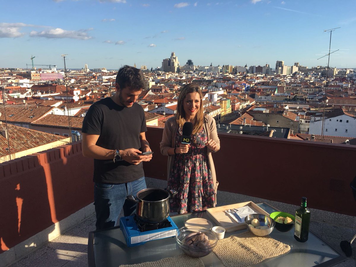 MadridDirecto's tweet photo. @Diego_Losada_ estrena ´Madrid es cifra` a las 21:45 en @telemadrid  y lo celebra cocinándonos  pulpo con cachelos 🐙 @gac_md 

#MD147 https://t.co/zukCynr2PH