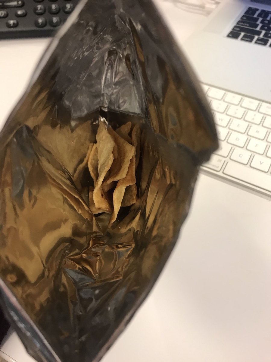 melissageiser's tweet photo. breaking my 2 month twitter hiatus to report a true travesty ... upon opening my $1.50 bag of pita chips, i found a total to 3 chips in the bag ......... @StacysPitaChips please stop this madness :/ https://t.co/CKE19Xr87l
