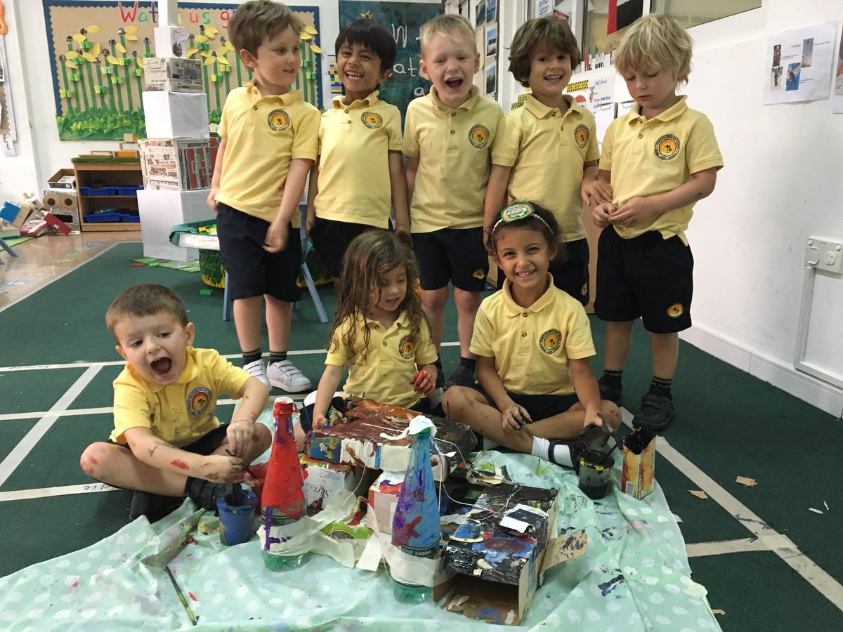 Horizon_FS1's tweet photo. This is what creativity, collaboration, and critical thinking looks like in FS1! Our creation was a castle complete with a drawbridge, towers and turrets! Junk modeling at its finest we’re sure you’d agree! @Horizon_Eco #PowerfulLearners #ReduceReuseRecycle #childledlearning https://t.co/1IuZIyc2ZU