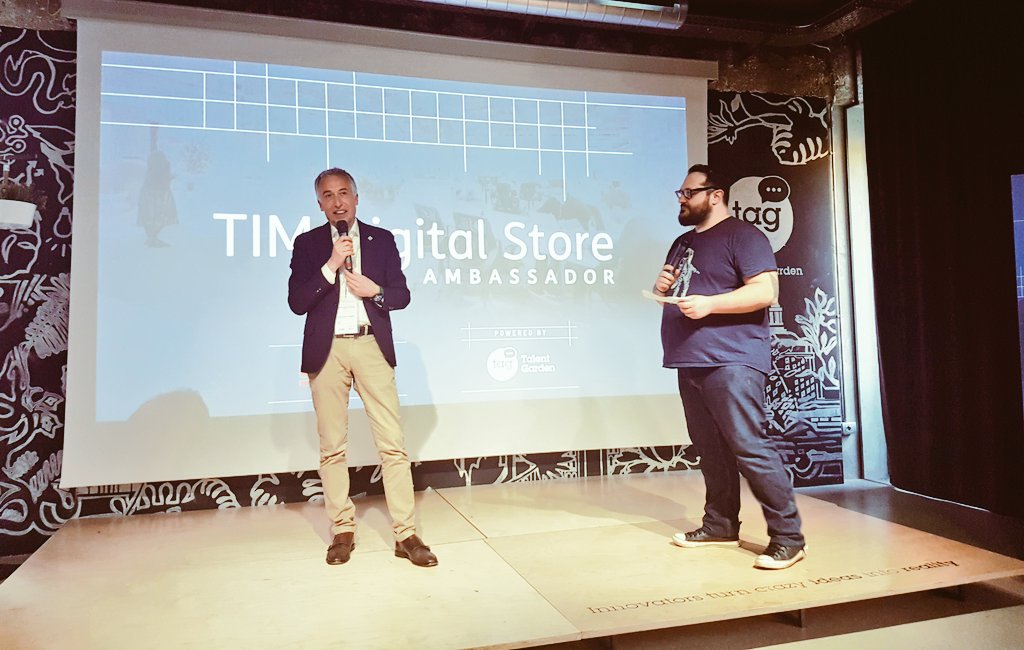 TIM_Enterprise's tweet photo. Con il saluto di @fpagliari e @marcellomerlo e la foto finale dei partecipanti si chiude #TIMAmbassador. Grazie per aver seguito la giornata con noi! https://t.co/HYNhlYjUkM