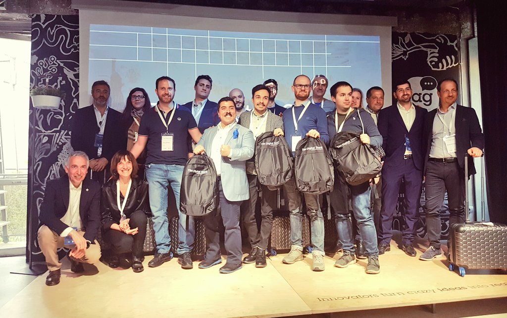 TIM_Enterprise's tweet photo. Con il saluto di @fpagliari e @marcellomerlo e la foto finale dei partecipanti si chiude #TIMAmbassador. Grazie per aver seguito la giornata con noi! https://t.co/HYNhlYjUkM