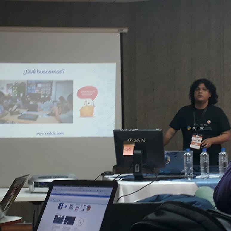 coddic_ec's tweet photo. Postales de lo que fue la participación de @Statick_ds con la ponencia Desarrollo de videojuegos con la aplicación PilasEngine en @ciespal #Uio #FLISoLEcuador #FLISoL #FLISOLUIO #FLISoL2018 https://t.co/Kzvf3F3Ht7