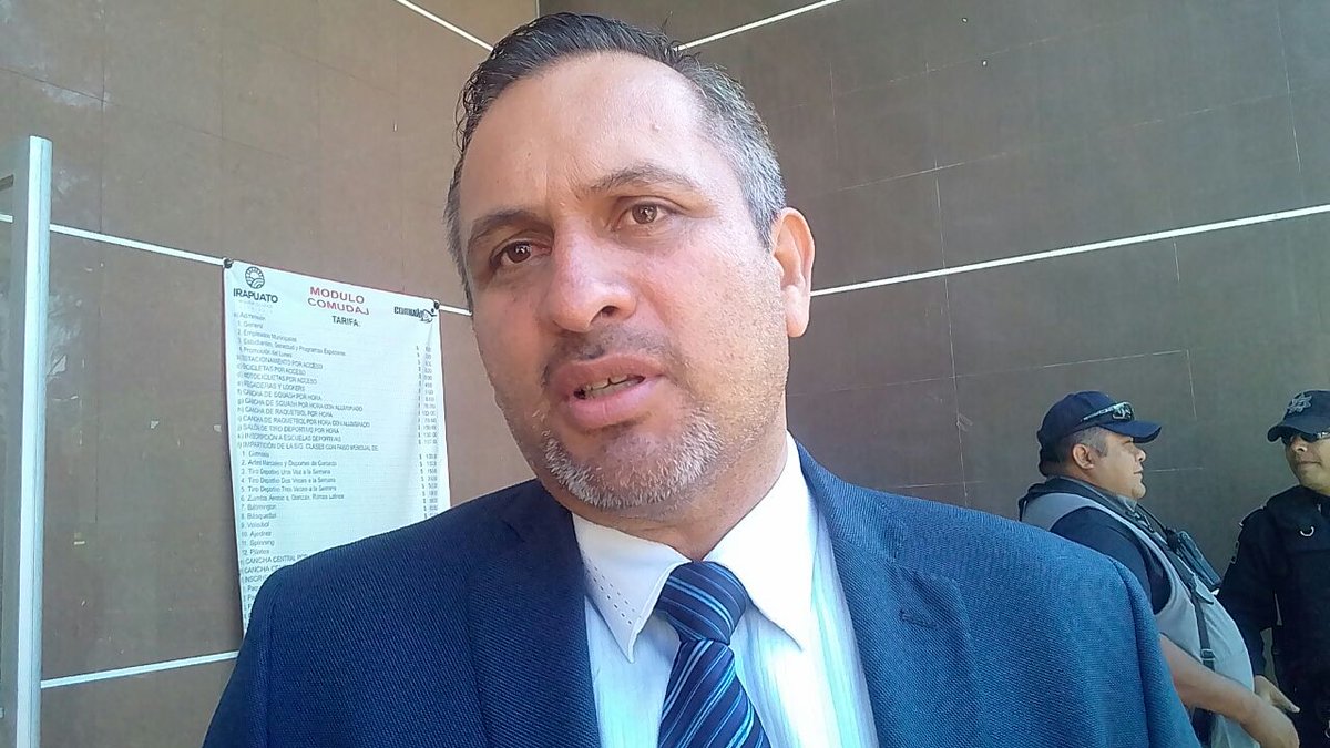 #Irapuato #Seguridad

VIsceras de animal contenía la caja de cartón abandonada en la col Bajda de San Martín de <a href="/irapuatogob/">Gobierno de Irapuato</a>, confirmó el secretario de seguridad ciudadana de Irapuato,<a href="/LicUgalde1/">Samuel Ugalde</a>. 

El domingo abandonaron la caja en esq. Jacaranda y Peral.