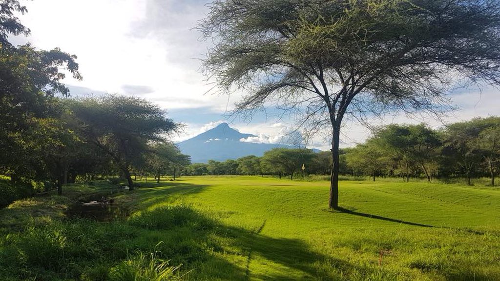 Kiligolf's tweet photo. Some stunning photos of #Kiligolf 
#wow #mtmeru #tanzania #golf #golfcourse #tanzaniagolf #golfdestination #ownahomehere #kilimanjaro https://t.co/SQ3rtcbcaA