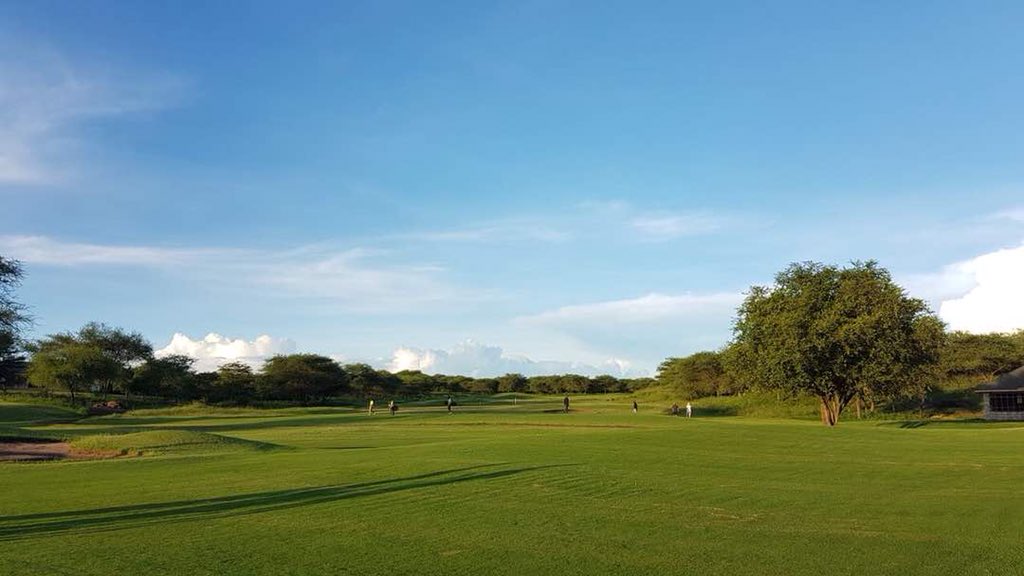 Kiligolf's tweet photo. Some stunning photos of #Kiligolf 
#wow #mtmeru #tanzania #golf #golfcourse #tanzaniagolf #golfdestination #ownahomehere #kilimanjaro https://t.co/1HuK7YjWOe
