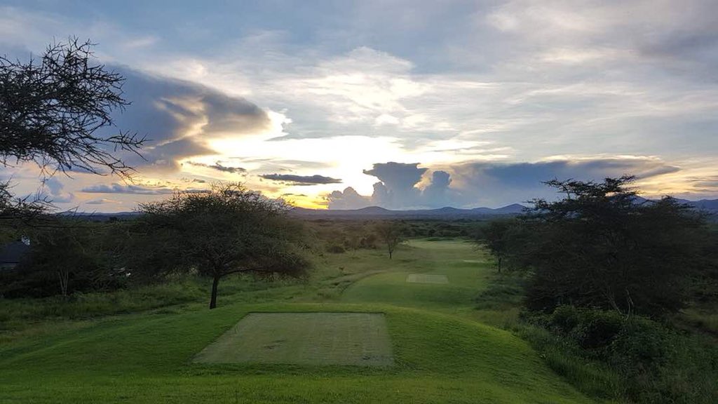 Kiligolf's tweet photo. Some stunning photos of #Kiligolf 
#wow #mtmeru #tanzania #golf #golfcourse #tanzaniagolf #golfdestination #ownahomehere #kilimanjaro https://t.co/1HuK7YjWOe