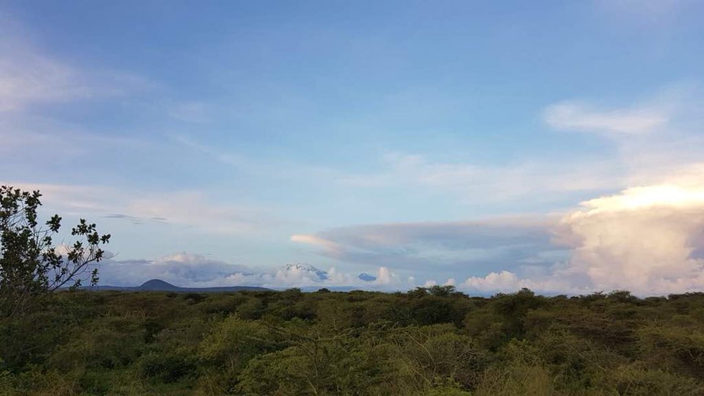 Kiligolf's tweet photo. Some stunning photos of #Kiligolf 
#wow #mtmeru #tanzania #golf #golfcourse #tanzaniagolf #golfdestination #ownahomehere #kilimanjaro https://t.co/1HuK7YjWOe