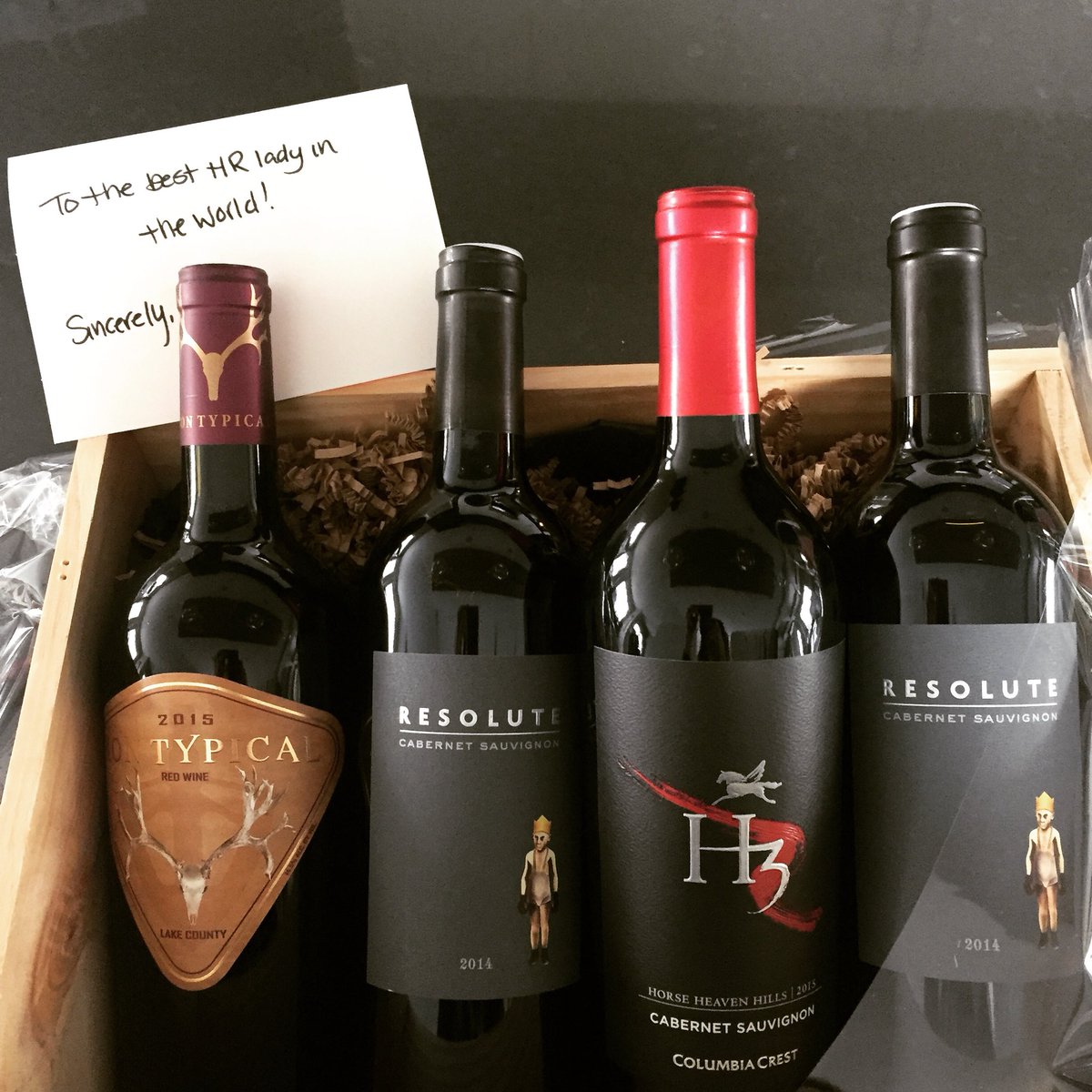 LeahFochuk's tweet photo. Feeling so much love and appreciation from my client this morning!! #mondaymotivation #gratitude #joblove #hrconsulting #myclientgetsme🍷 https://t.co/qPhzkVA9BW