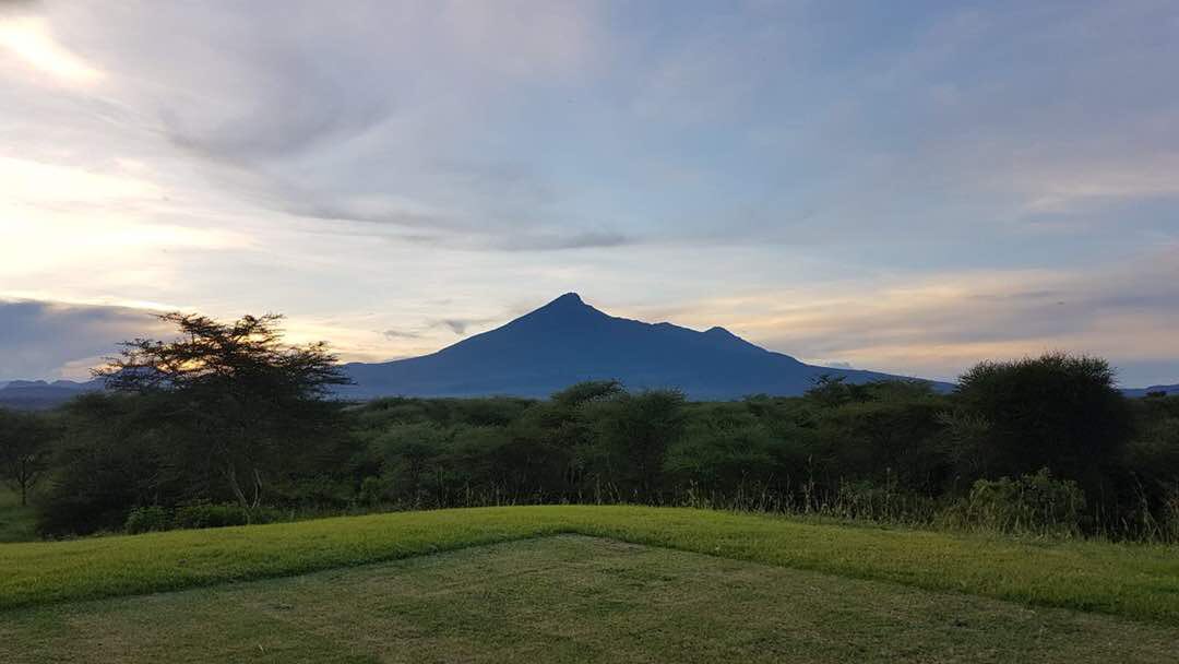 Kiligolf's tweet photo. Some stunning photos of #Kiligolf 
#wow #mtmeru #tanzania #golf #golfcourse #tanzaniagolf #golfdestination #ownahomehere #kilimanjaro https://t.co/RRsKKQSKWc