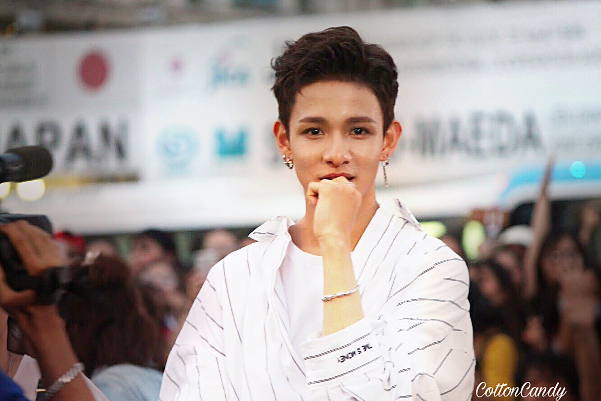 SamuelCandy0117's tweet photo. 180204 Busking Duet song in vietnam

우리 애기아 ㅠ.ㅠ

#Samuel #Samuelinvietnam #김사무엘 #Duetsong #nhac_hoi_song_ca #사무엘 @bravepunch0117 @bravepunch_ https://t.co/OfUY9DeADV