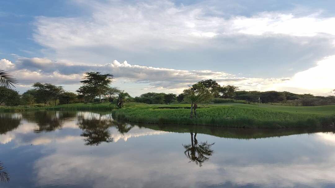 Kiligolf's tweet photo. #Kiligolf 
#wow #mtmeru #tanzania #golf #golfcourse #tanzaniagolf #golfdestination #ownahomehere #kilimanjaro https://t.co/ustSw7VBq6