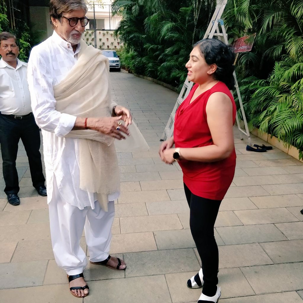 drnehaashah's tweet photo. @SrBachchan मुद्दतें लगीं बुनने में ख्वाब का स्वैटर,तैयार हुआ तो मौसम बदल चुका था😏#18DaysTo102NotOut @chintskap @umeshkshukla @SonyPicsIndia #AllIndiaABEFMeet #102NotOut @sureshjumani @thakreuday https://t.co/ON8bVo8K7g