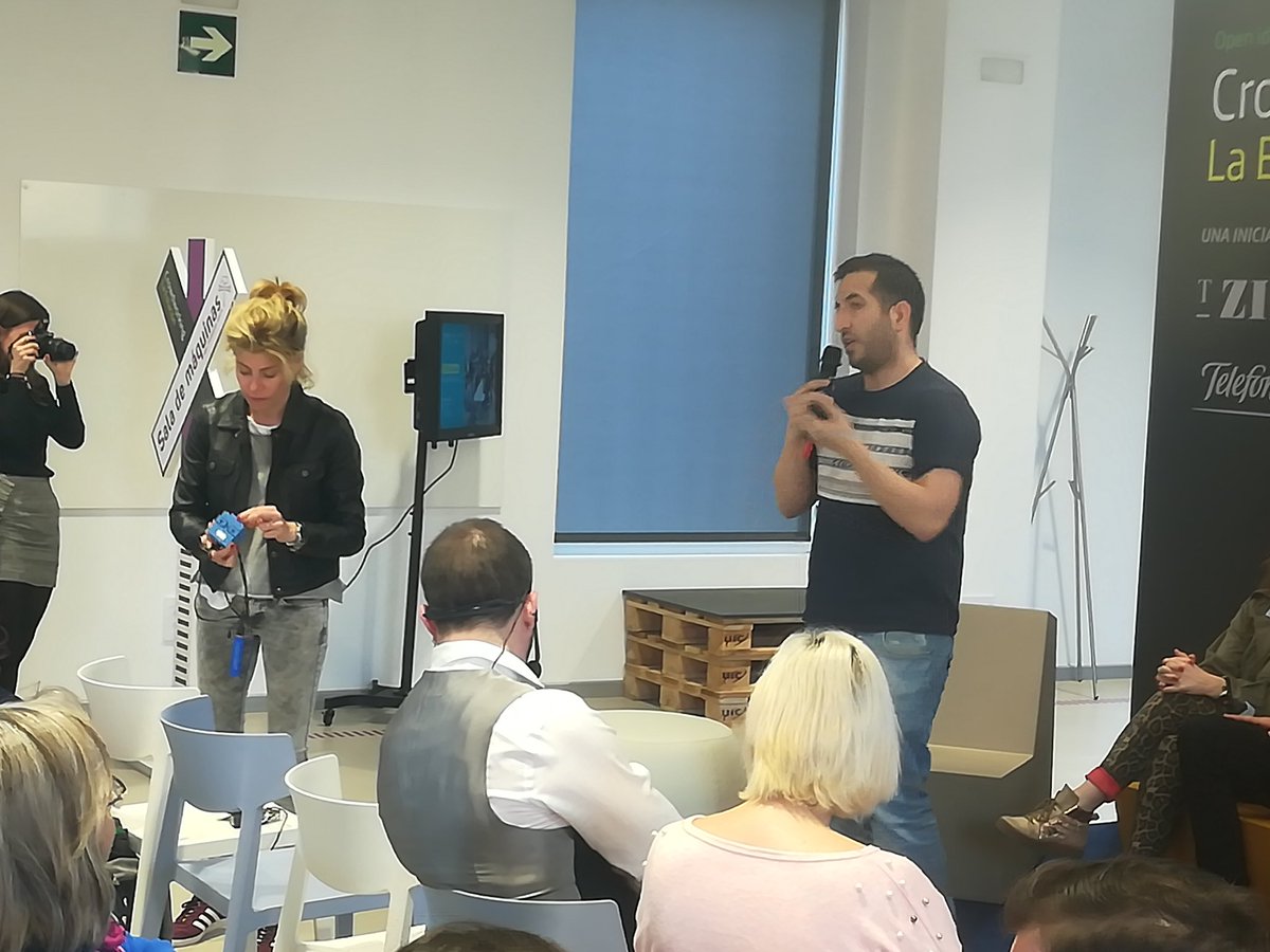 dfarranz's tweet photo. "Érase una princesa que se caía por un precipicio y se le encendía una boca de luz": llega el 'showroom' robótico de @LuisMartinNuez con "The Ifs", una peculiar familia de robots que enseña a programar a los más pequeños a partir de los tres años... ¡y hasta los 18! #TOPEmprende. https://t.co/NIu5K8KRDW