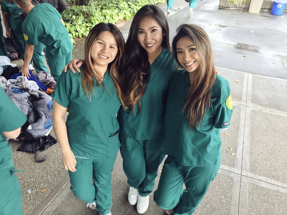 itschristineeee's tweet photo. Class photo in the rain lol peep my boots 😂 #necessary #nowetsocks https://t.co/cbZn9CaWh9